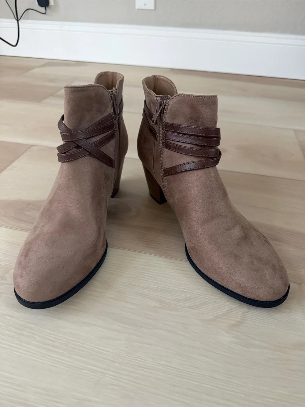 NWOB LIfe Stride Jezebel Tan Ankle Booties Size 11W
